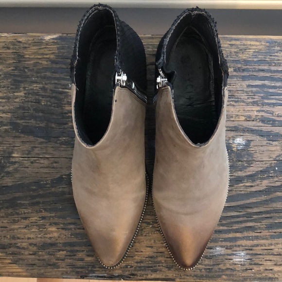 Two tone leather boots size 6.5 - Picture 2 of 6